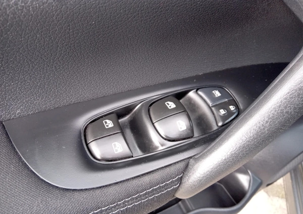 Nissan Qashqai cena 69990 przebieg: 70000, rok produkcji 2018 z Kartuzy małe 277